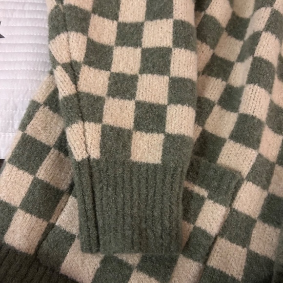 Like new green cardigan - Picture 4 of 9